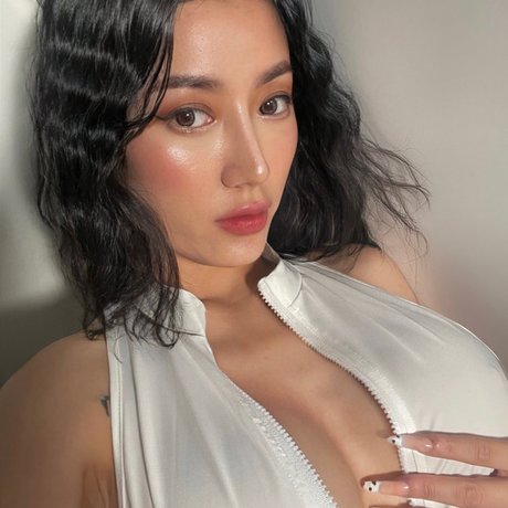 Bear Jocelyn pornstar erotic gallery