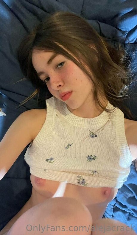 Aleja Crack naked model gallery