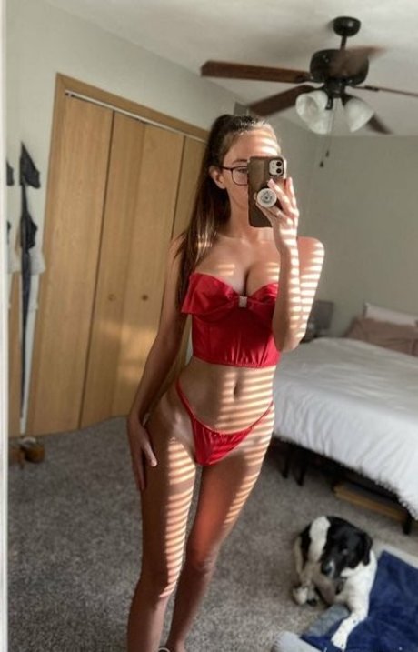 StormiSkies model pretty gallery