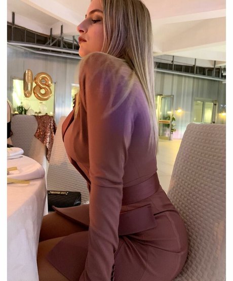 Imkekka erotic pornstar pics