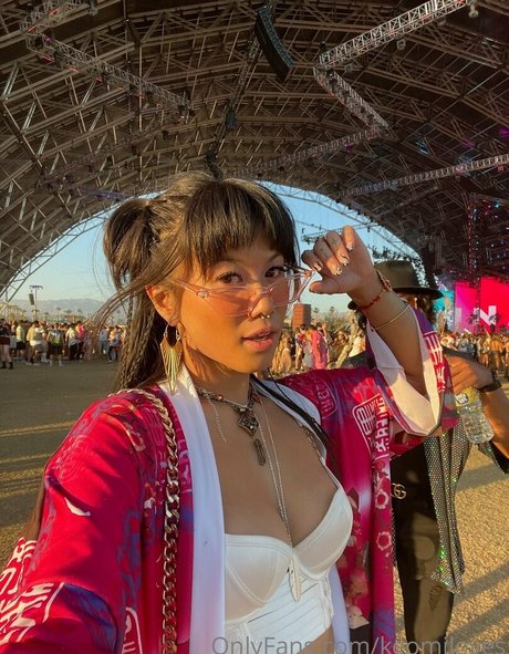 Keomiloves model free image