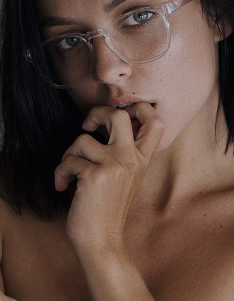 Anastasaiia Poranko model pic