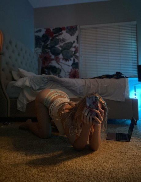 Hannahlouu adult model archive