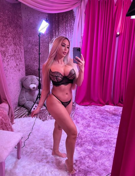 Luxiboo naked pornstar archive