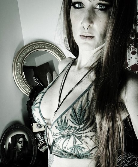 SilentMary model art pics