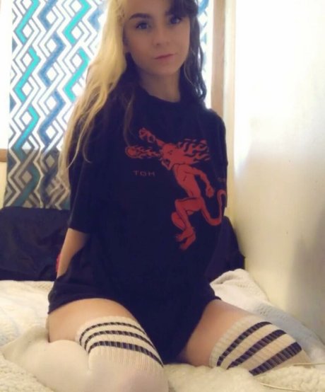 Skiddykiddy model hot picture