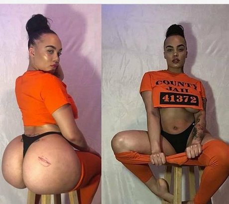 SaraGold pornstar naked gallery