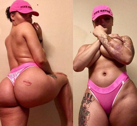 SaraGold high quality actress picture