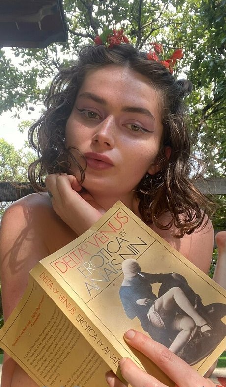 erosauclair xxx model photo