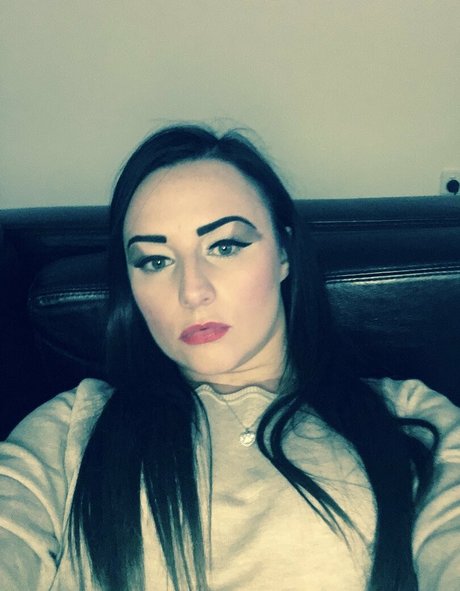 nadinetilley beautiful actress picture