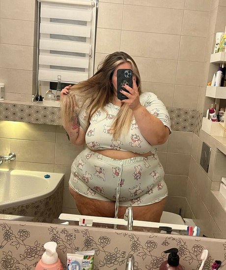 Wero7 7 7 model xxx photo