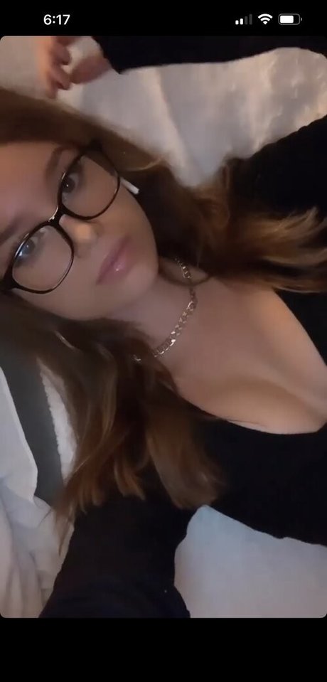 simpllydaniella naked pornstar pictures