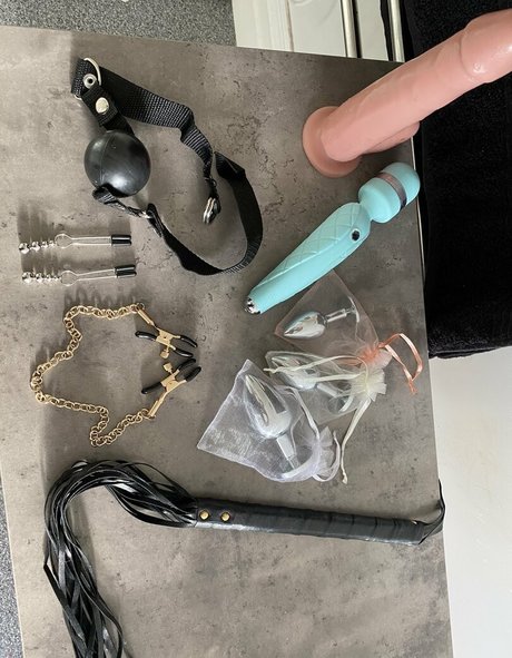 unleashedbee model nudes archive