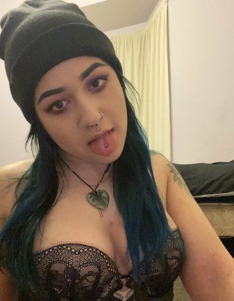 unleashedbee star naked pics