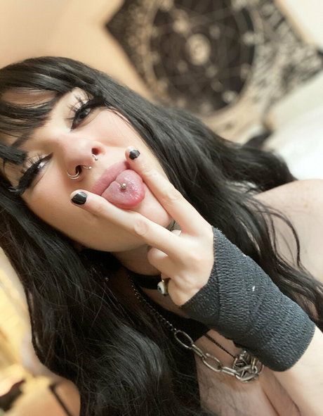 gothscumbag art star pic