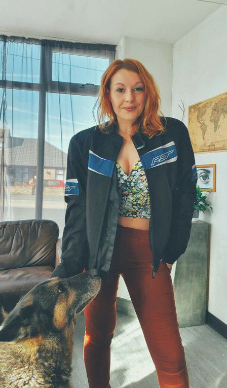 Somethingnotsilly erotic actress image