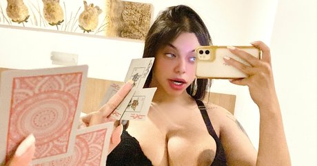 carnielllo pretty model image