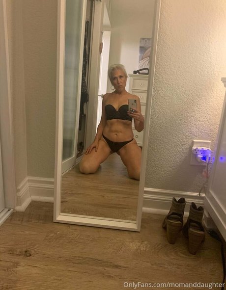 momanddaughter beautiful actress pics