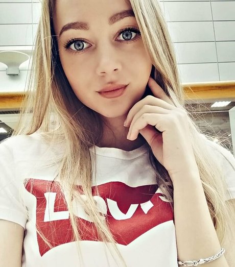 alinalovely pornstar adult image