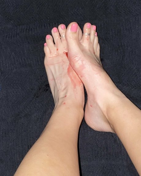 sashasfeetishxo pretty actress img