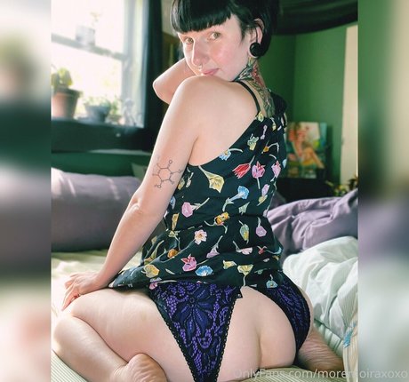 moremoiraxoxo erotic pornstar photo