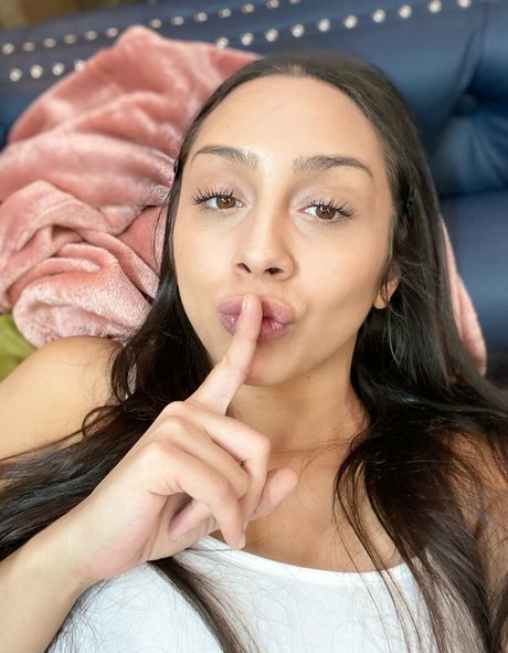 reallillyhallxx model xxx gallery