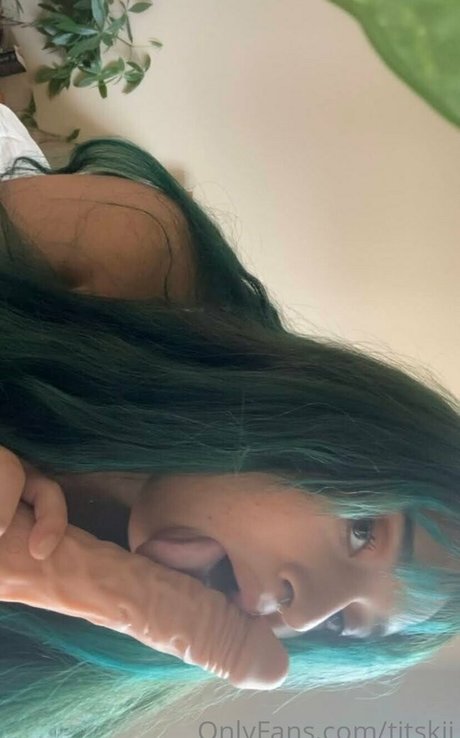 titskiii pretty actress photo