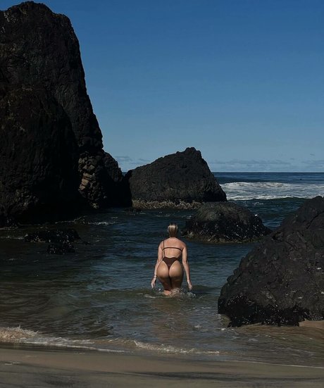 Bianca Elouise nude pornstar pictures