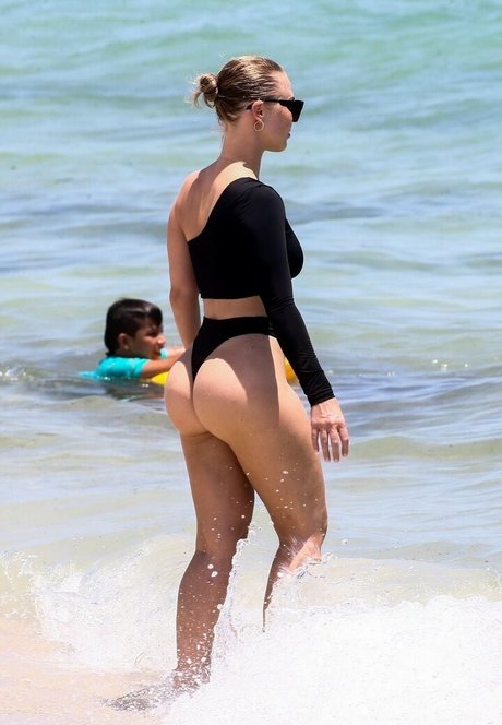 Bianca Elouise hd actress photos