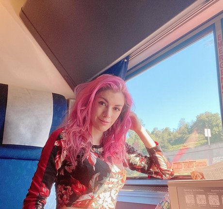 Luxneon pornographic star pics