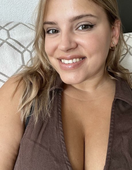 Trisone sexy star img