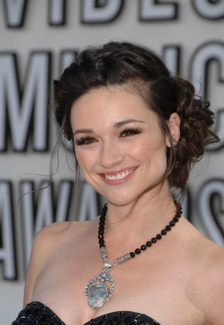 Crystal Reed naked actress archive
