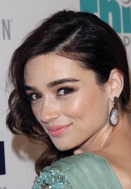 Crystal Reed perfect actress pictures
