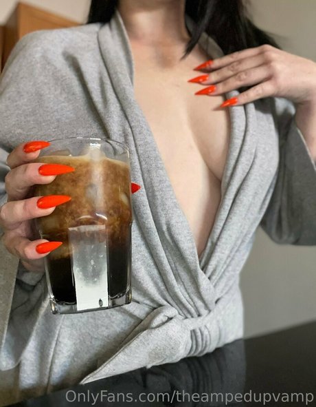 theampedupvamp hot model image