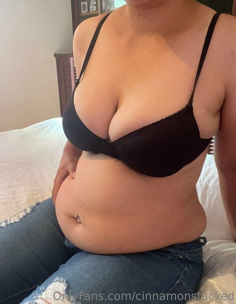 cinnamonstacked pornstar sexy image