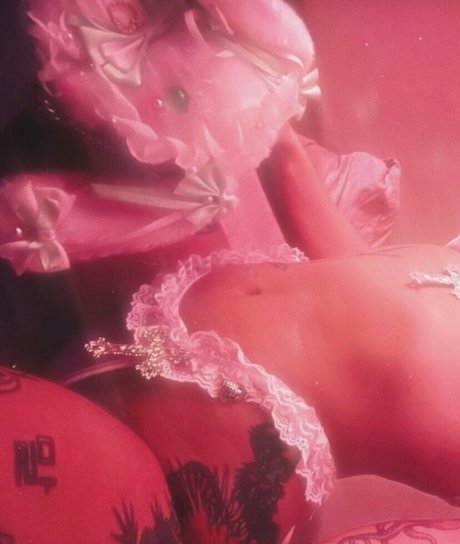 yourjuicyfairy model naked image