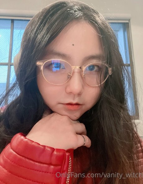 vanity witch model free pictures