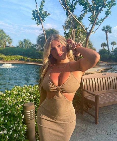 Maddie Clark perfect model pictures