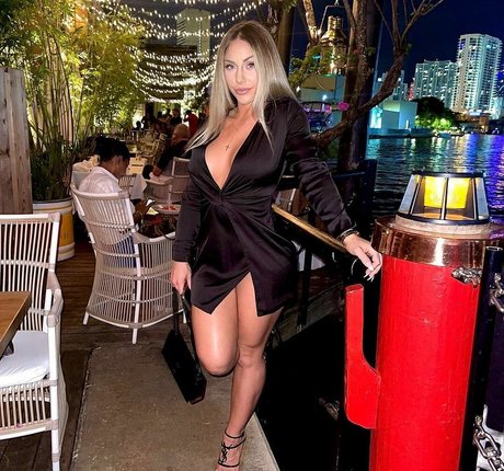 Marine S Mezz model hot photos