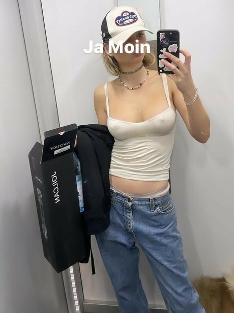 Julia Wulf hot actress image