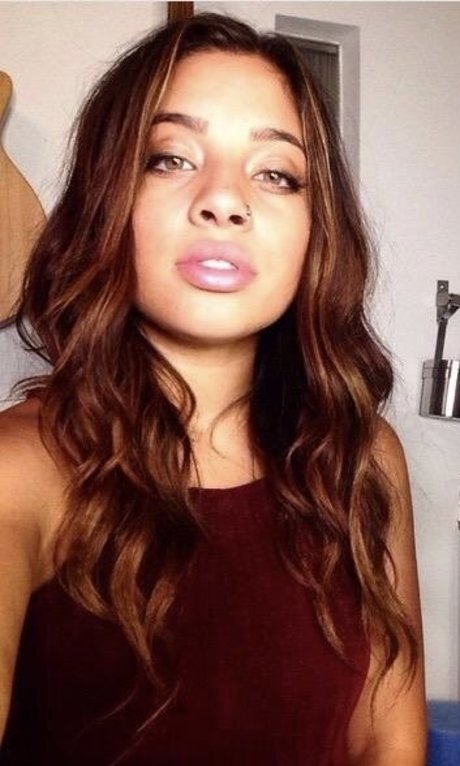 Kiana Lede star art galleries