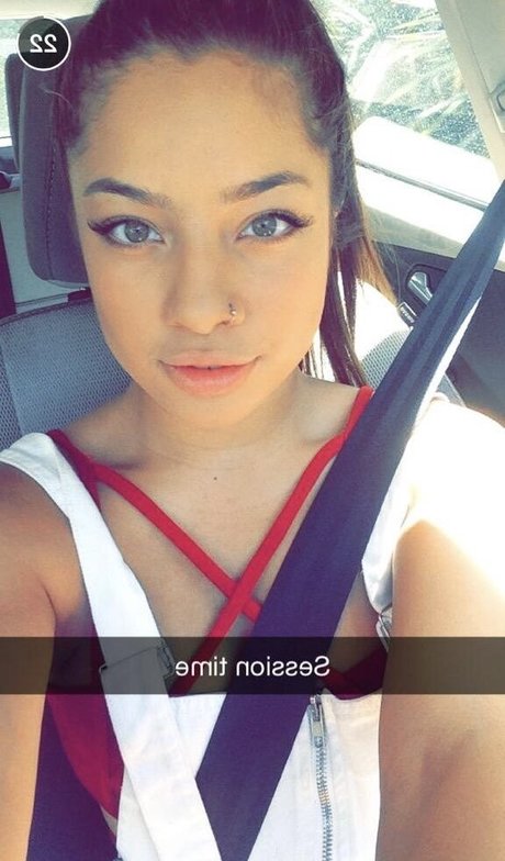 Kiana Lede star art pictures