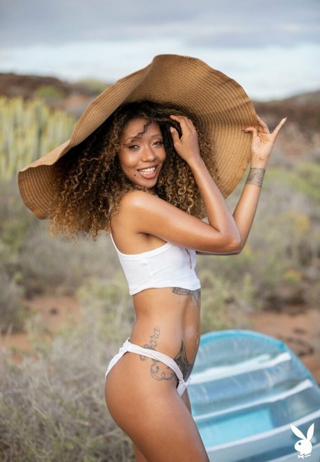 Jossa Nova naked model image