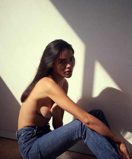 Noya Ariely beautiful star picture