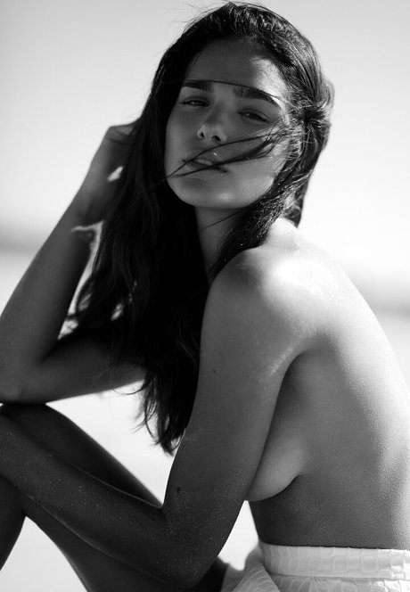 Noya Ariely model perfect pics