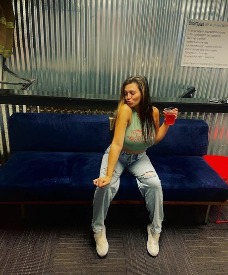 Kaylee Burnett model nudes pic