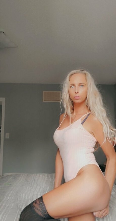 knottysav adult model picture