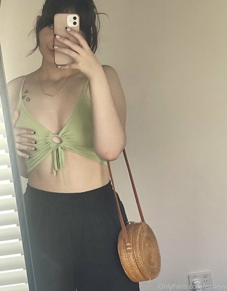 isrileyy pretty star photo