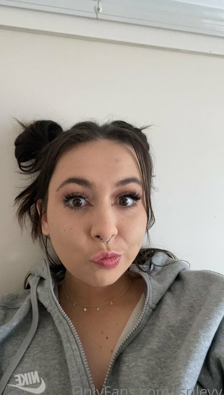 isrileyy star porn photos