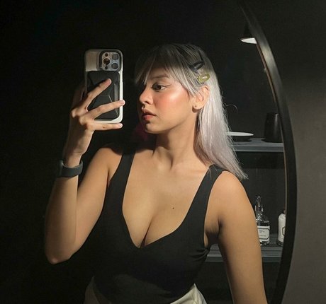 Daniella Roi hot star galleries